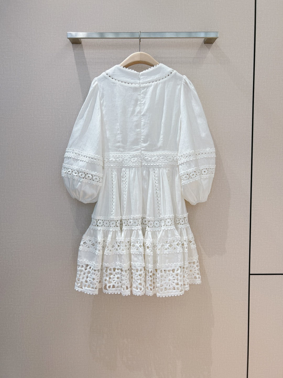 Mini-robe en lin ivoire Zimmermann avec bordure au crochet