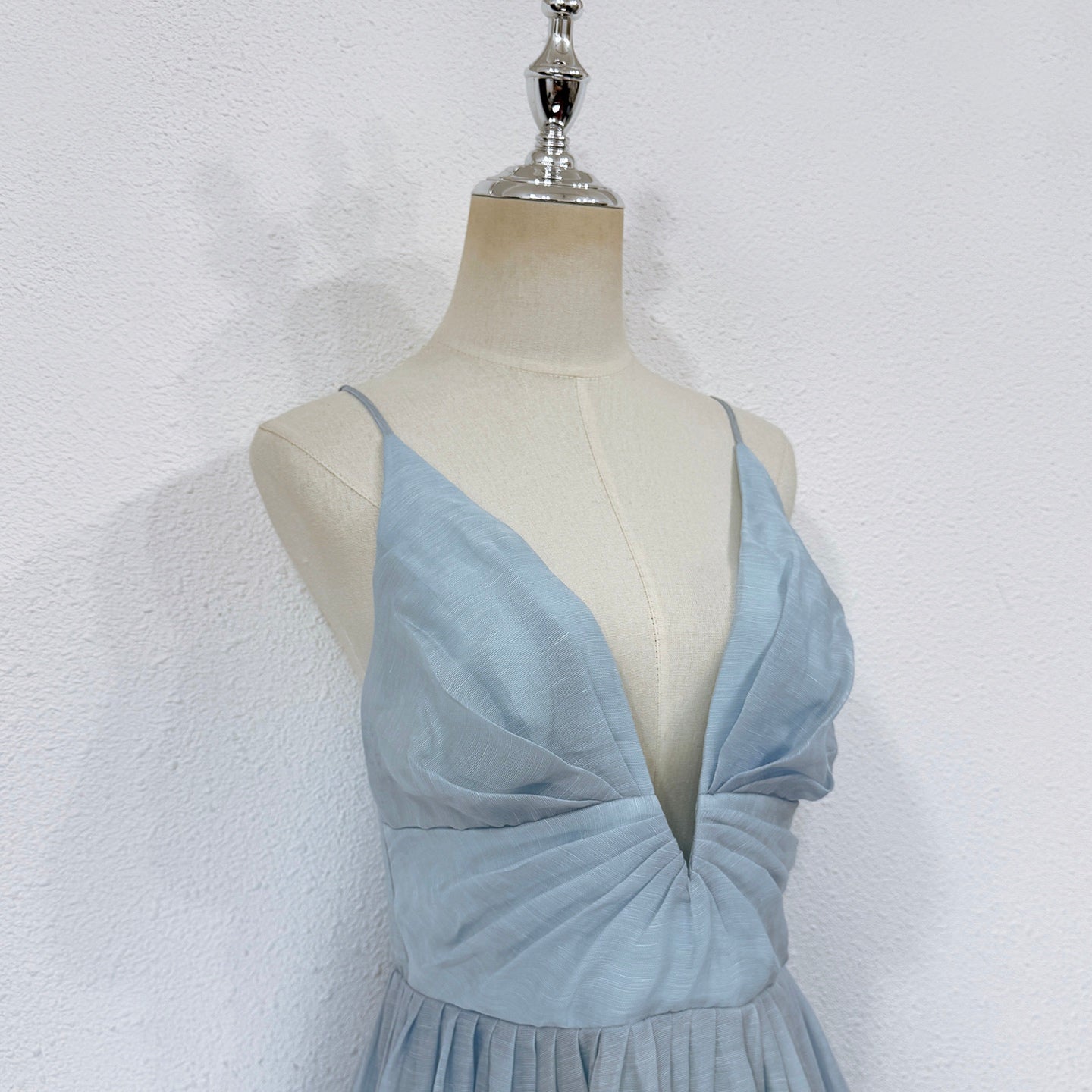 Robe midi Zimmermann en mélange de lin et de soie avec décolleté plongeant