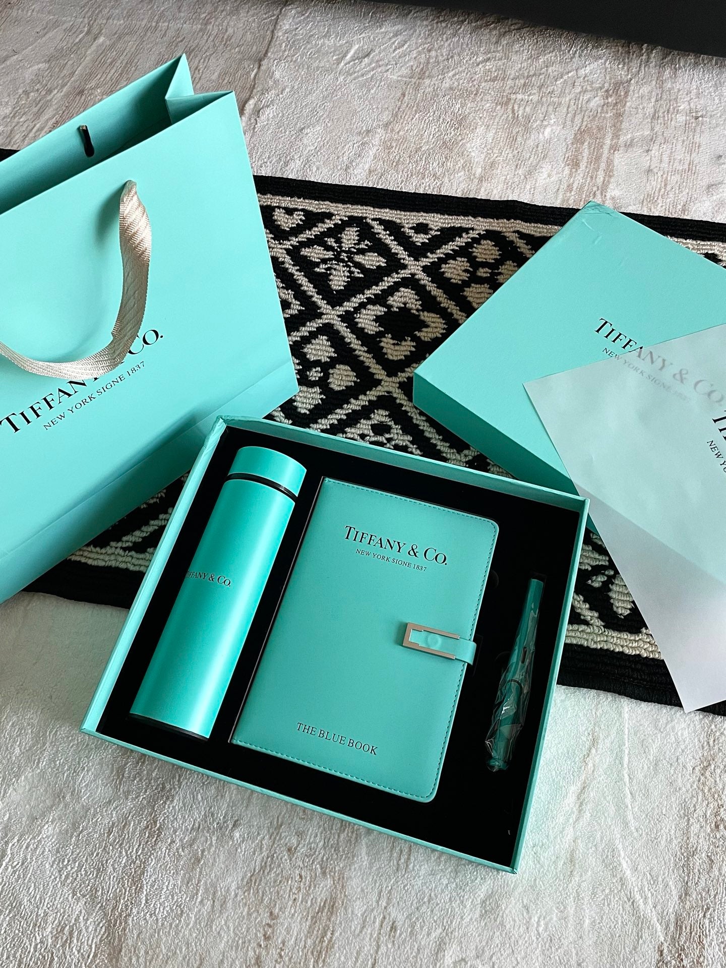 Tiffany & Co. blue gift set – notebook, thermos & pen Trio
