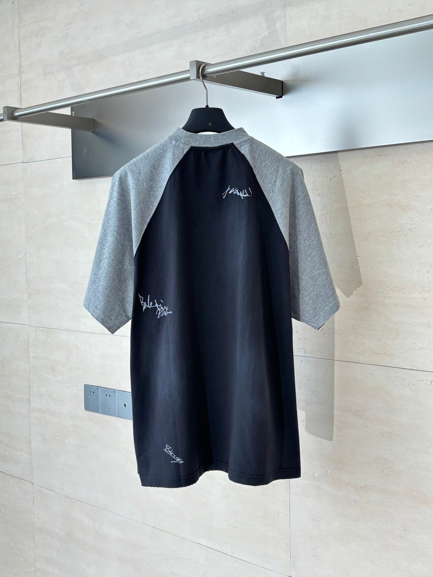 Balenciaga Raglan Sleeve Short-Sleeve T-shirt