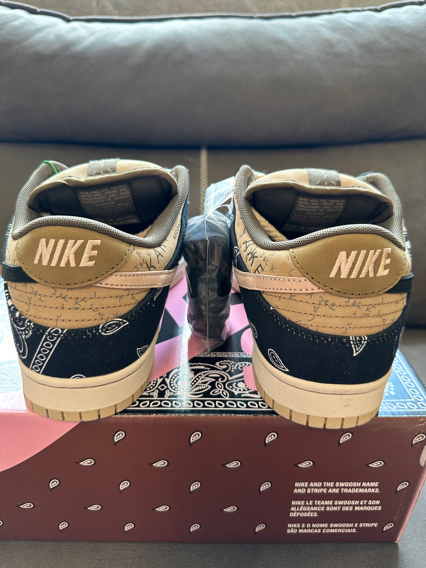 NIKE SB DUNK LOW x TRAVIS SCOTT -