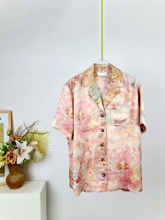 Chemise à manches courtes Zimmermann « ILLUMINATE » à imprimé coucher de soleil panoramique – Collection printemps-été 2025