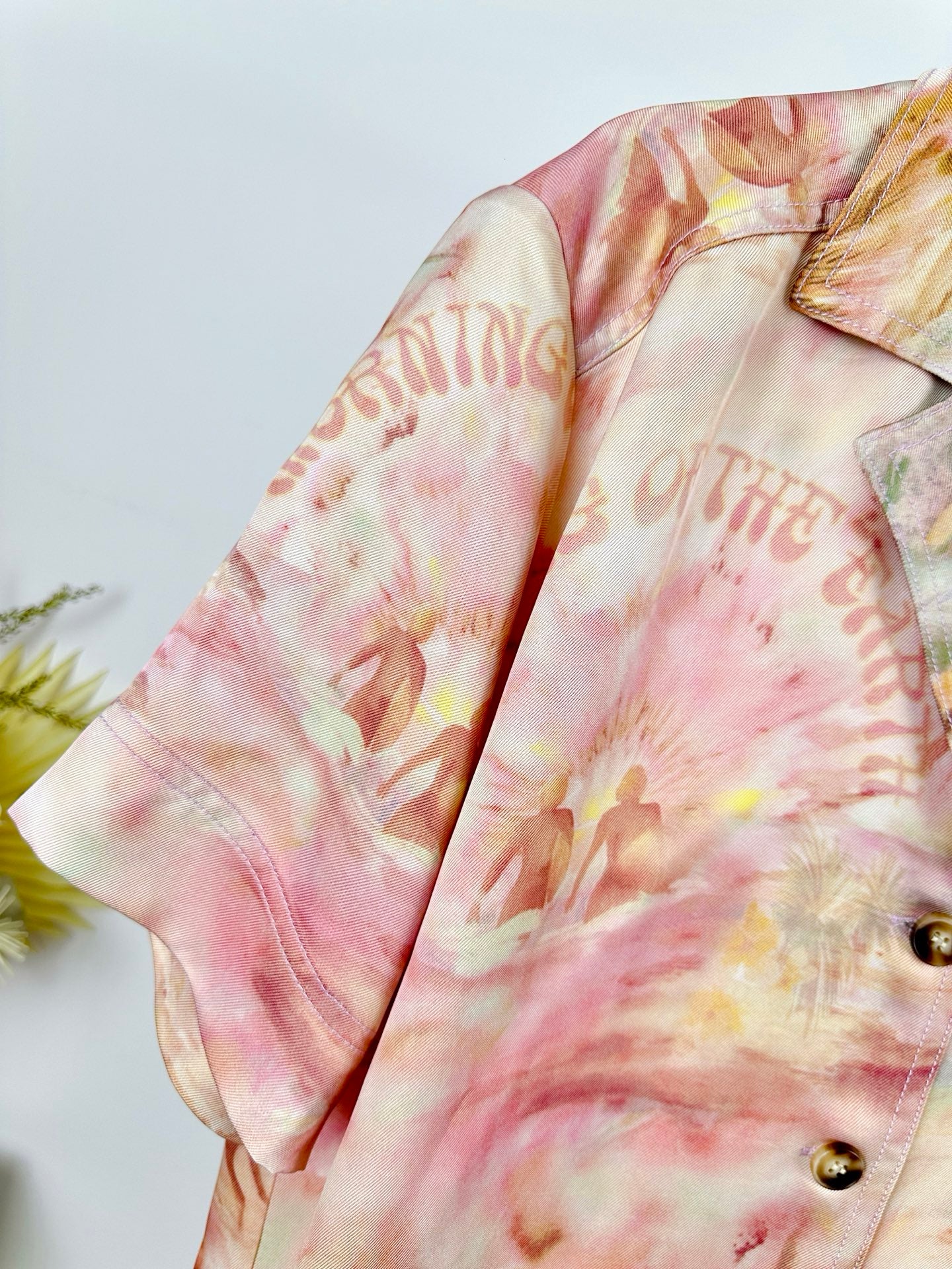Chemise à manches courtes Zimmermann « ILLUMINATE » à imprimé coucher de soleil panoramique – Collection printemps-été 2025