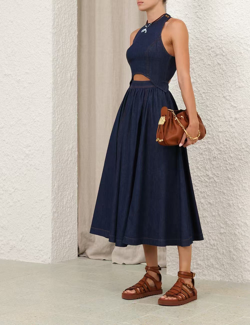 Robe midi en jean à découpes et dos croisé Zimmermann Printemps/Été 2025