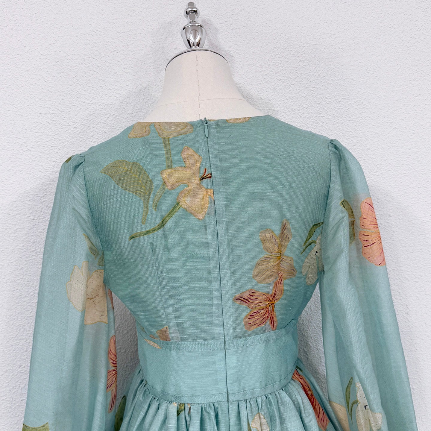 Robe midi fleurie en soie et lin vert Zimmermann avec cordon de serrage à la taille