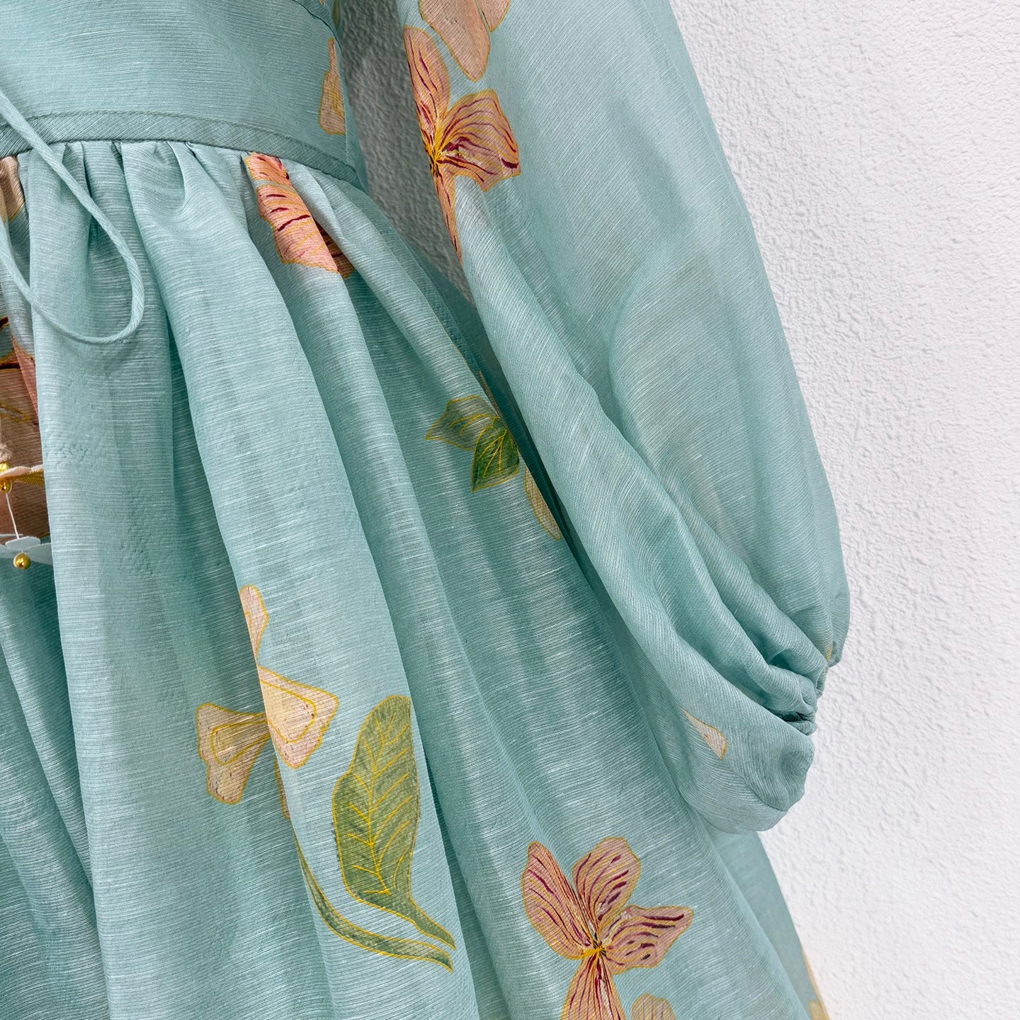 Robe midi fleurie en soie et lin vert Zimmermann avec cordon de serrage à la taille