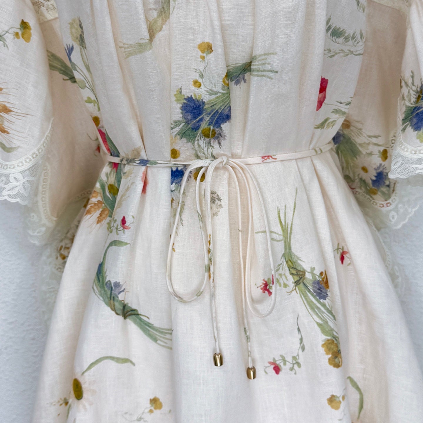 Mini-robe en lin fleuri Zimmermann avec détails en dentelle et jupon