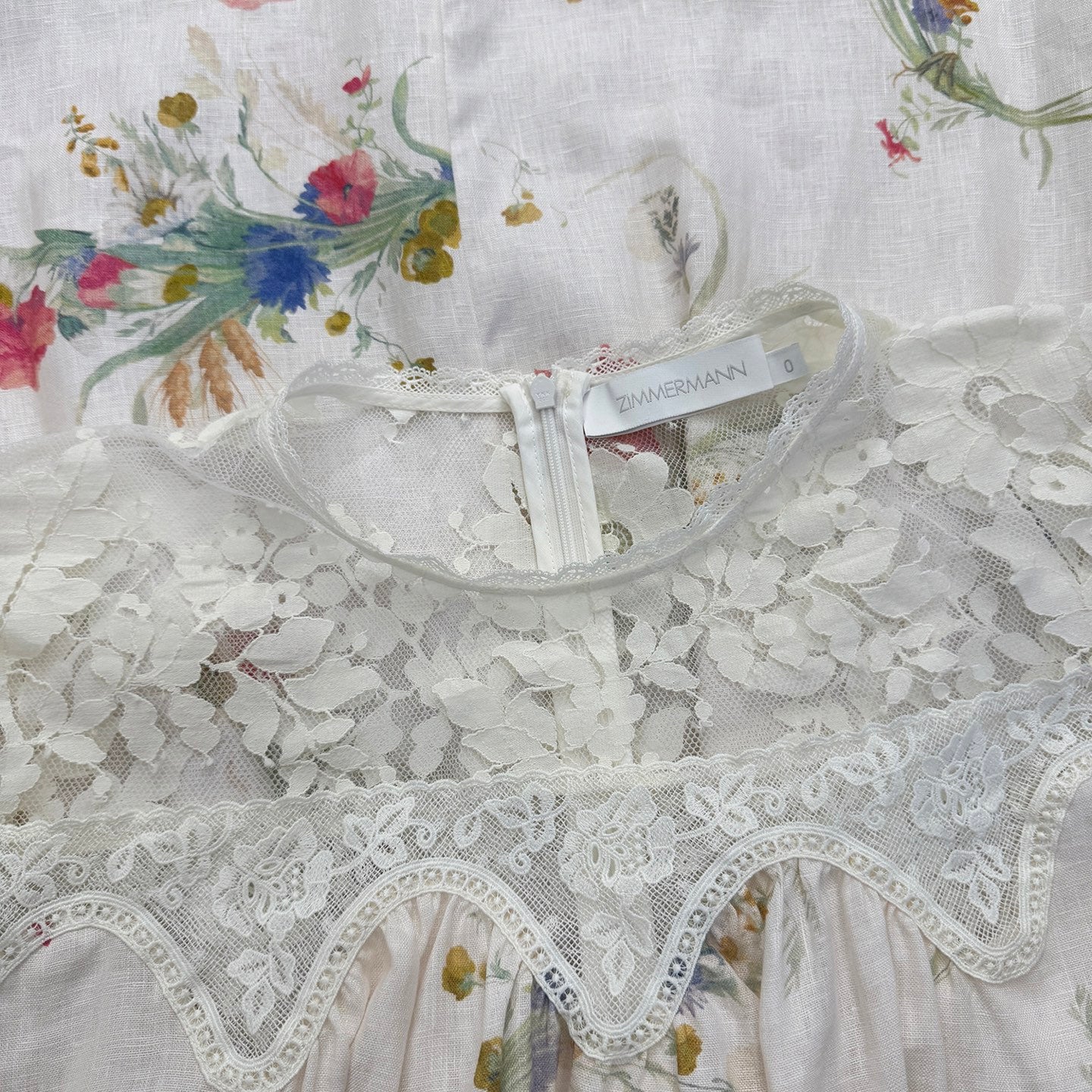 Mini-robe en lin fleuri Zimmermann avec détails en dentelle et jupon