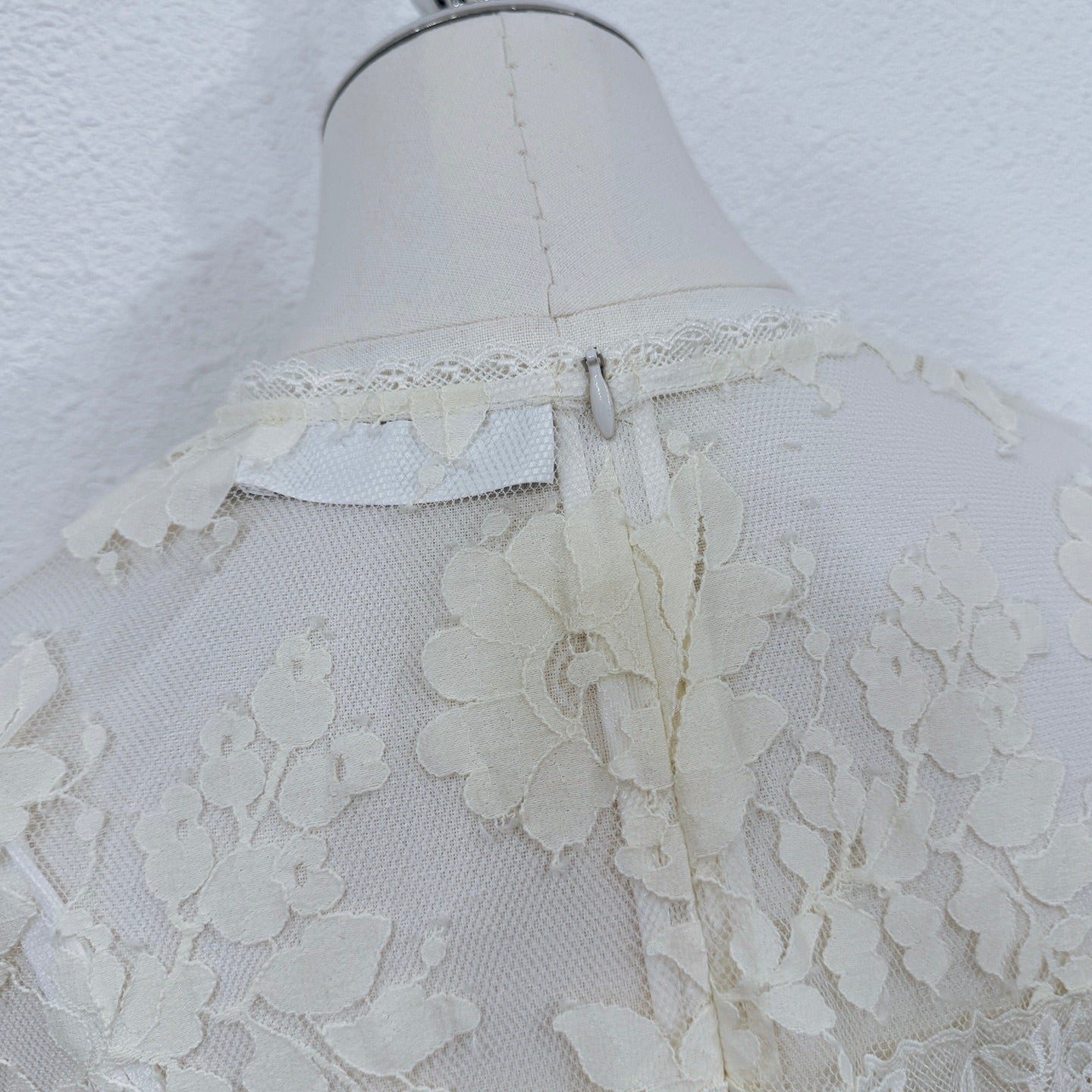 Mini-robe en lin fleuri Zimmermann avec détails en dentelle et jupon