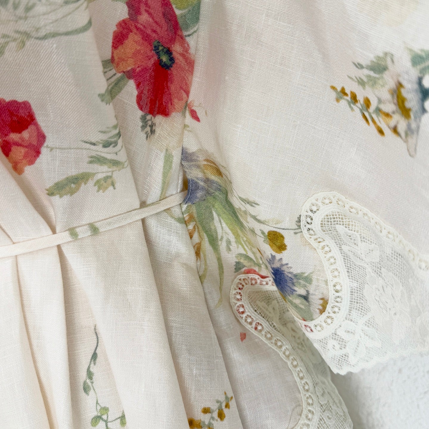 Mini-robe en lin fleuri Zimmermann avec détails en dentelle et jupon