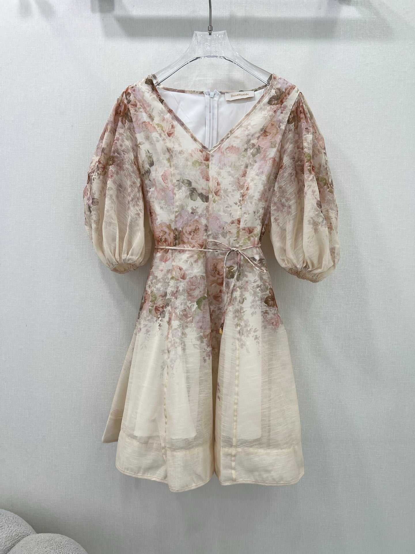 Robe courte trapèze fleurie à manches bouffantes Zimmermann – Collection printemps 2025