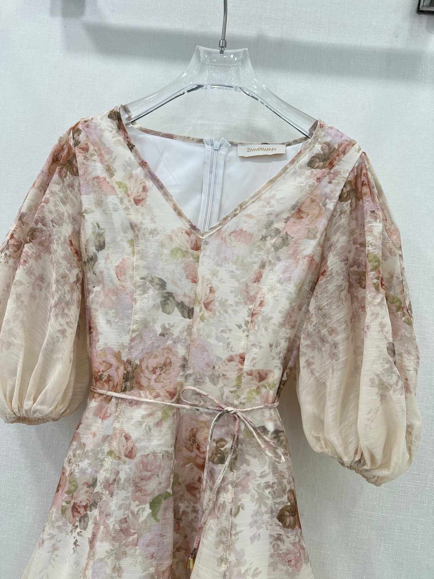 Robe courte trapèze fleurie à manches bouffantes Zimmermann – Collection printemps 2025