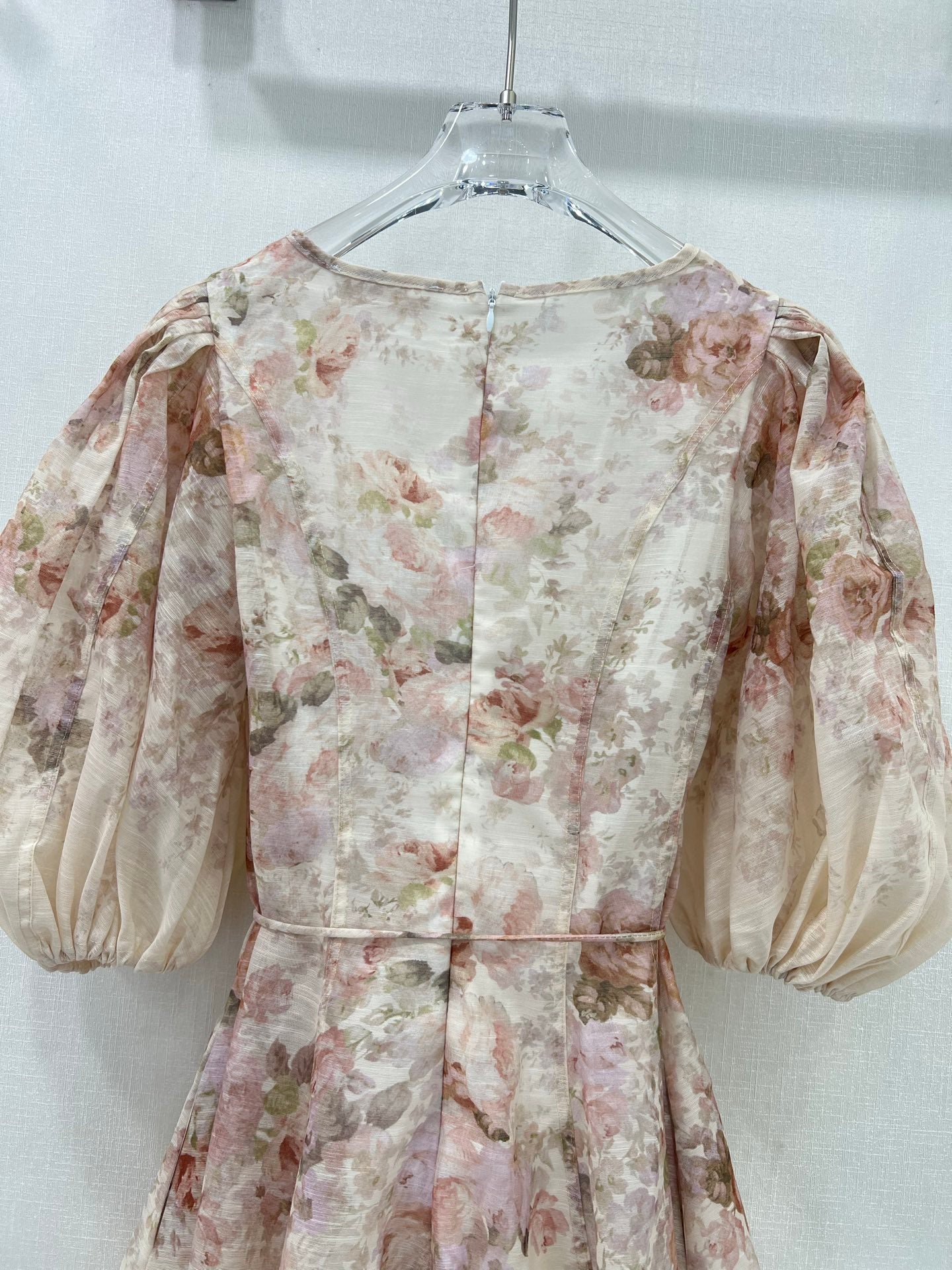 Robe courte trapèze fleurie à manches bouffantes Zimmermann – Collection printemps 2025
