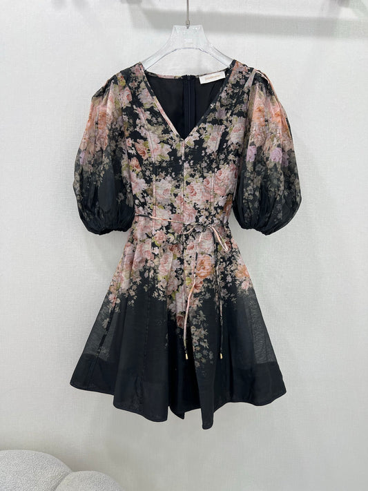 Robe courte noire à fleurs et manches bouffantes Zimmermann – Collection printemps 2025