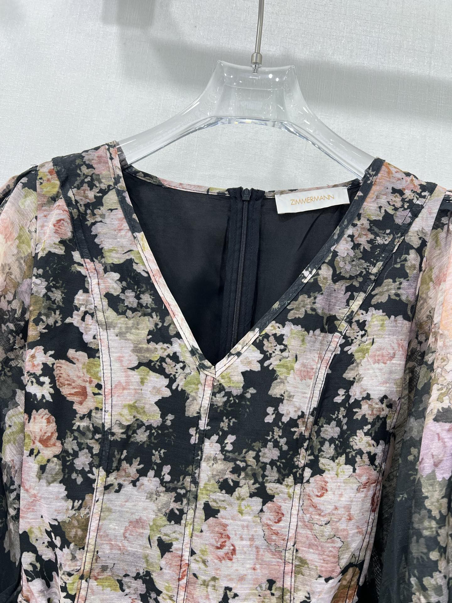 Robe courte noire à fleurs et manches bouffantes Zimmermann – Collection printemps 2025