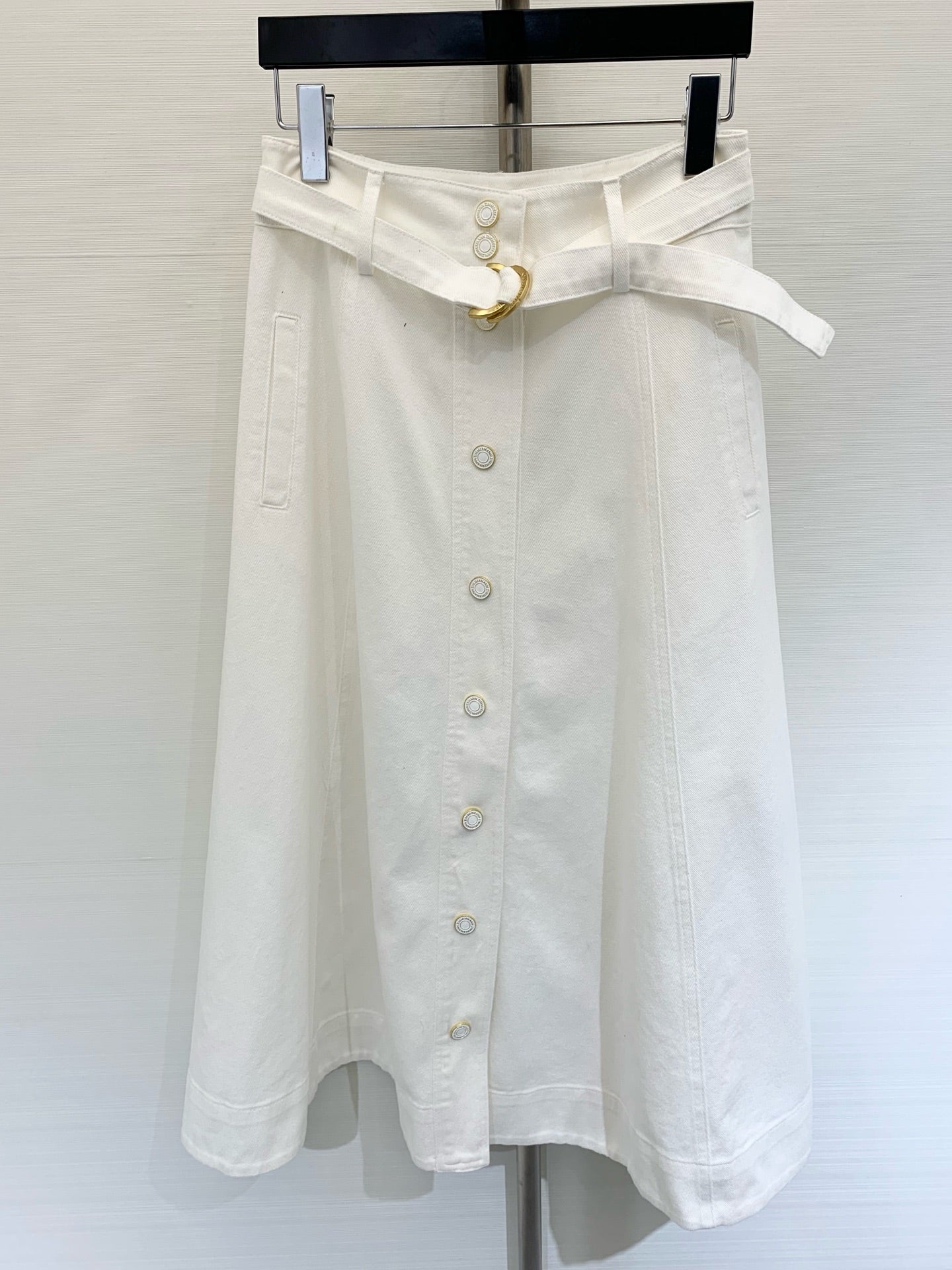 Jupe midi en denim de coton blanc avec ceinture Zimmermann 2025 Resort