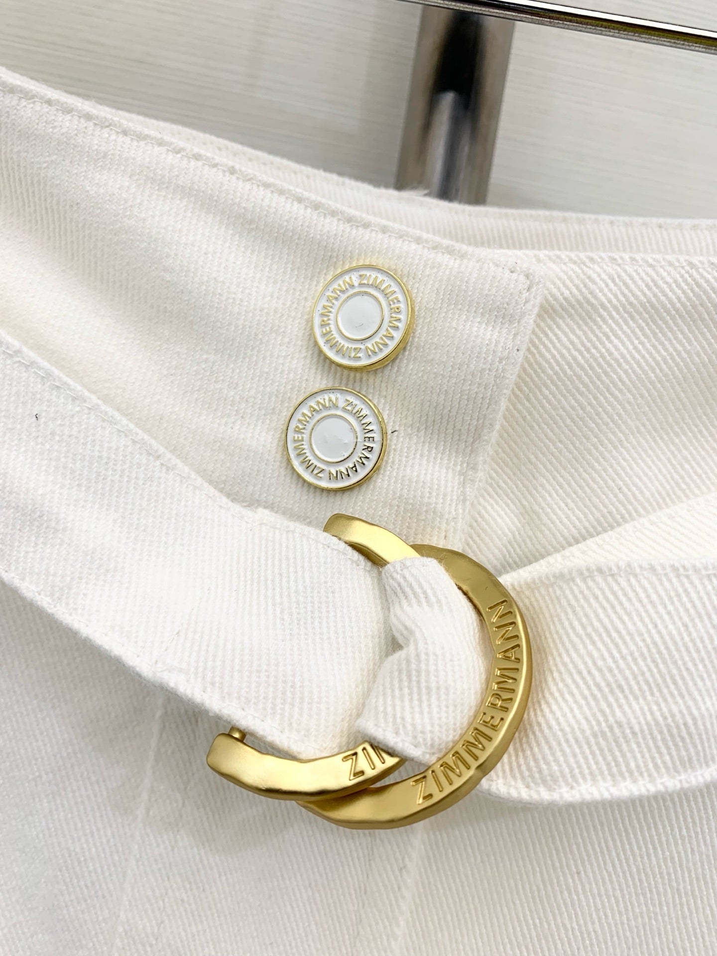Jupe midi en denim de coton blanc avec ceinture Zimmermann 2025 Resort