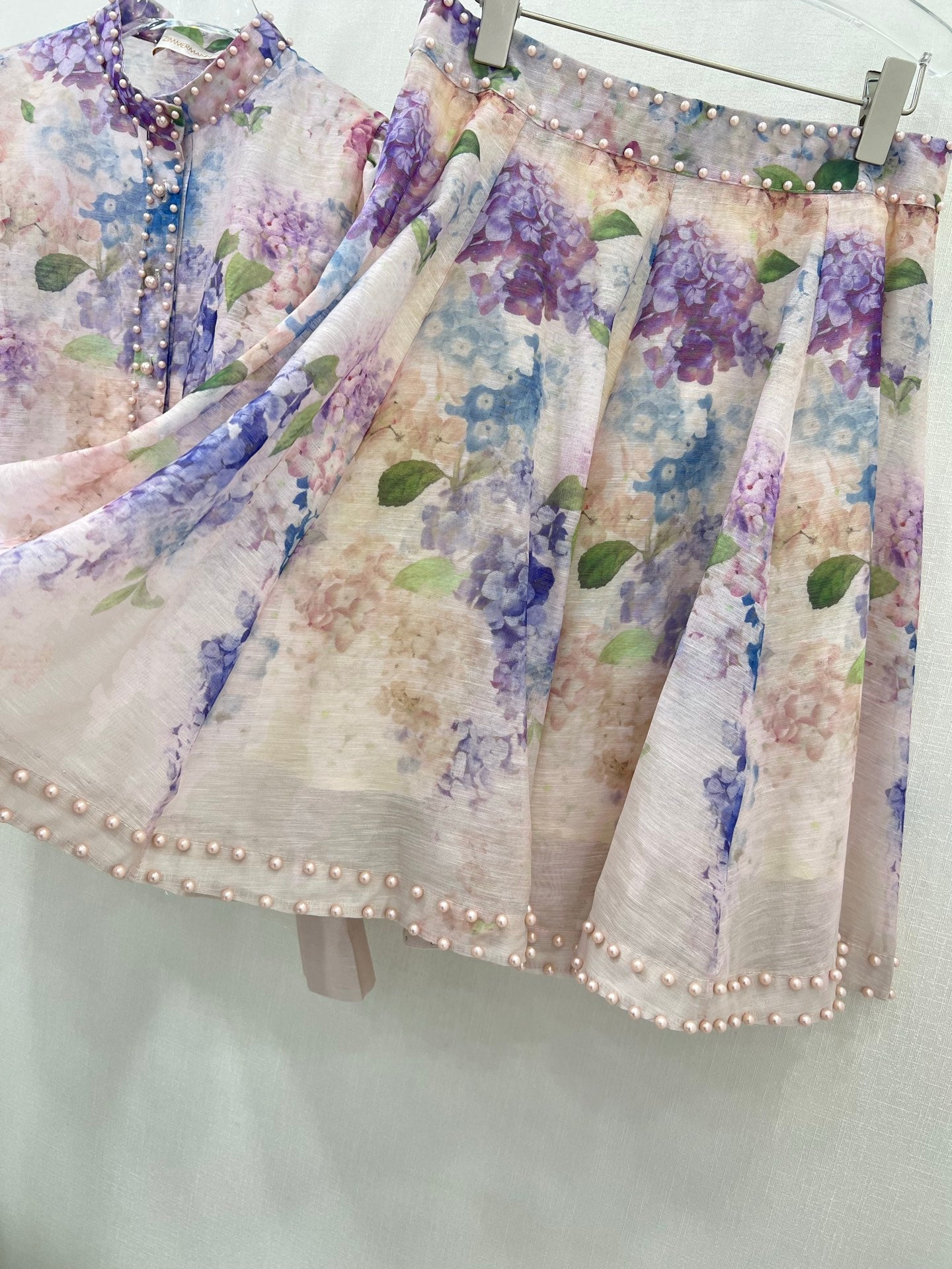 Ensemble chemisier fleuri orné de perles et jupe taille haute Zimmermann 2025