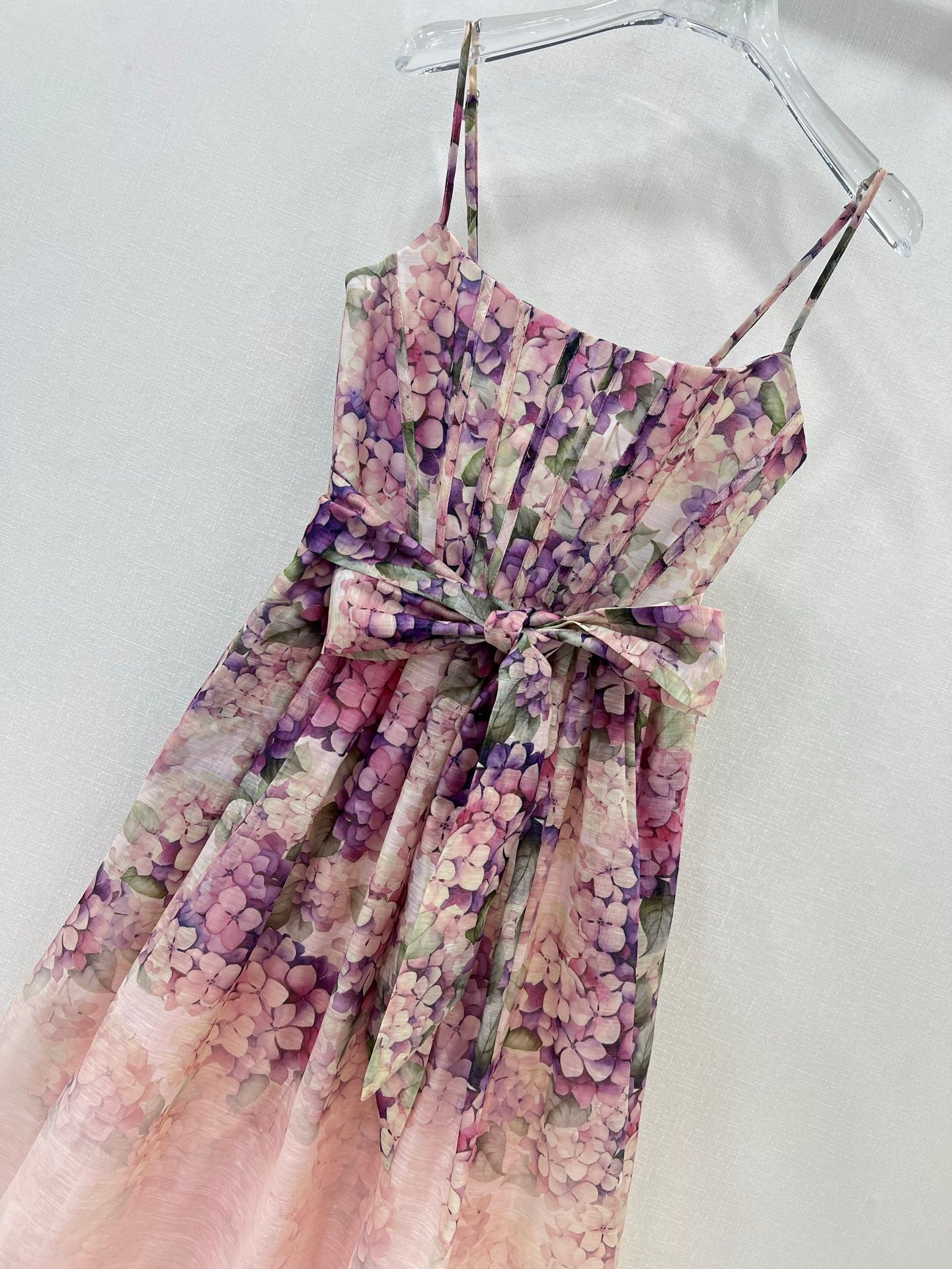 Robe à bretelles spaghetti nouée sur le devant en lin fleuri Zimmermann 2025