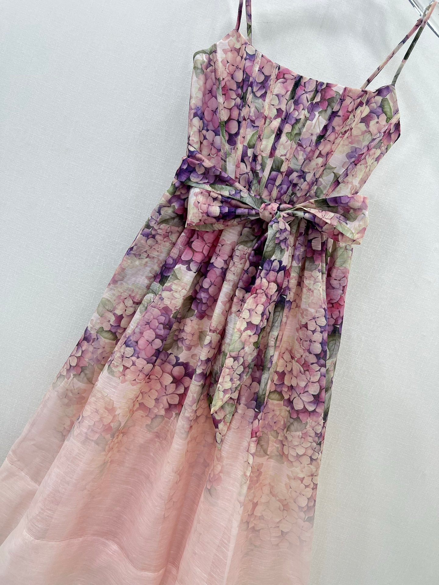 Robe à bretelles spaghetti nouée sur le devant en lin fleuri Zimmermann 2025