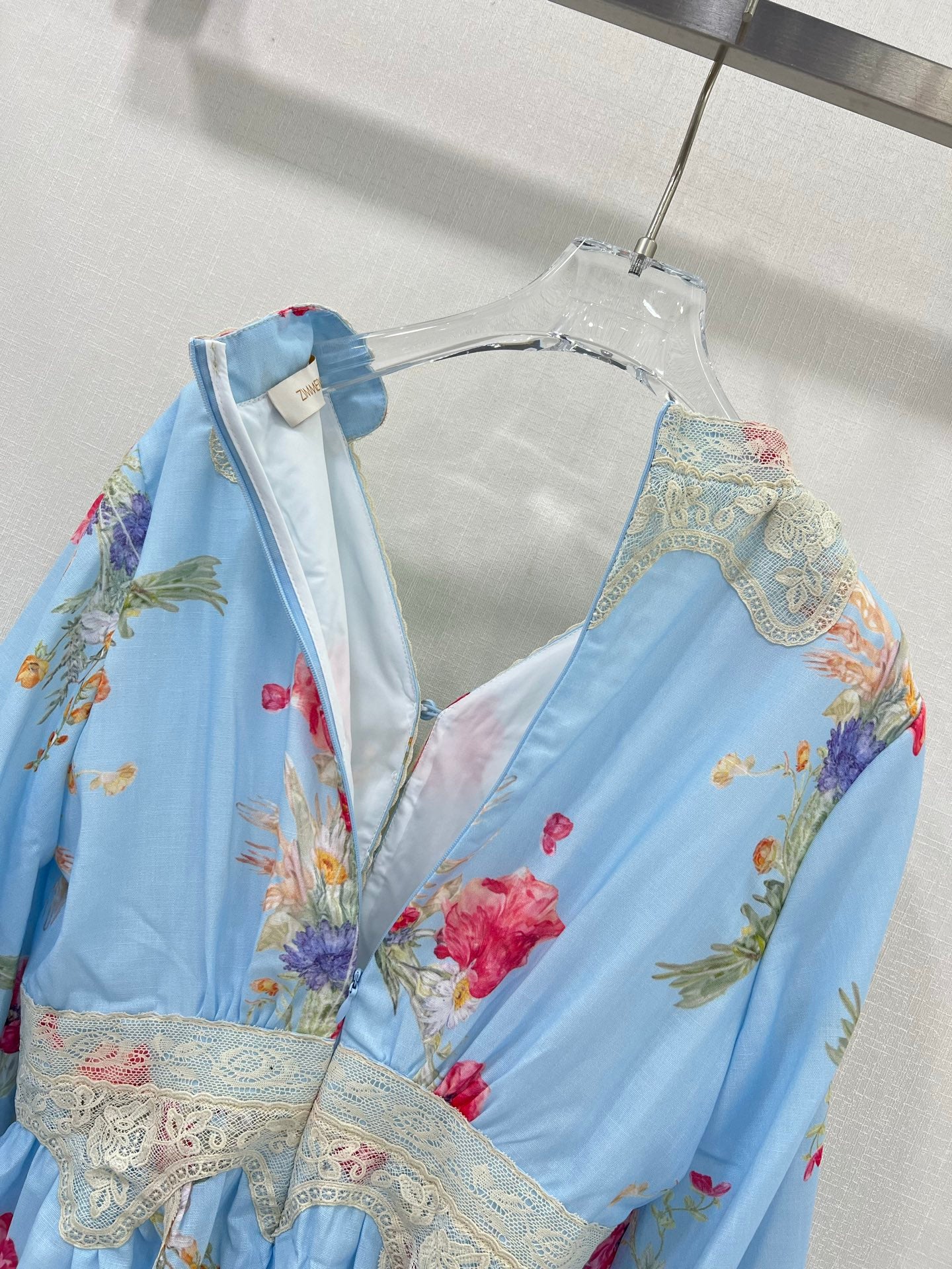 Robe Zimmermann 2025 à imprimé tulipes et manches lanternes, col en V