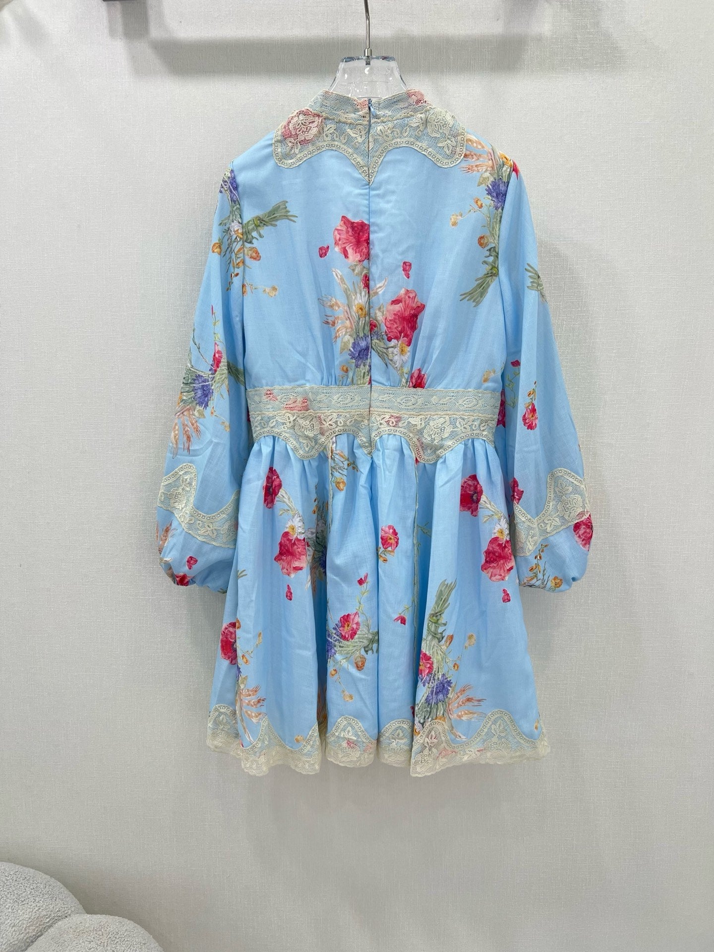 Robe Zimmermann 2025 à imprimé tulipes et manches lanternes, col en V