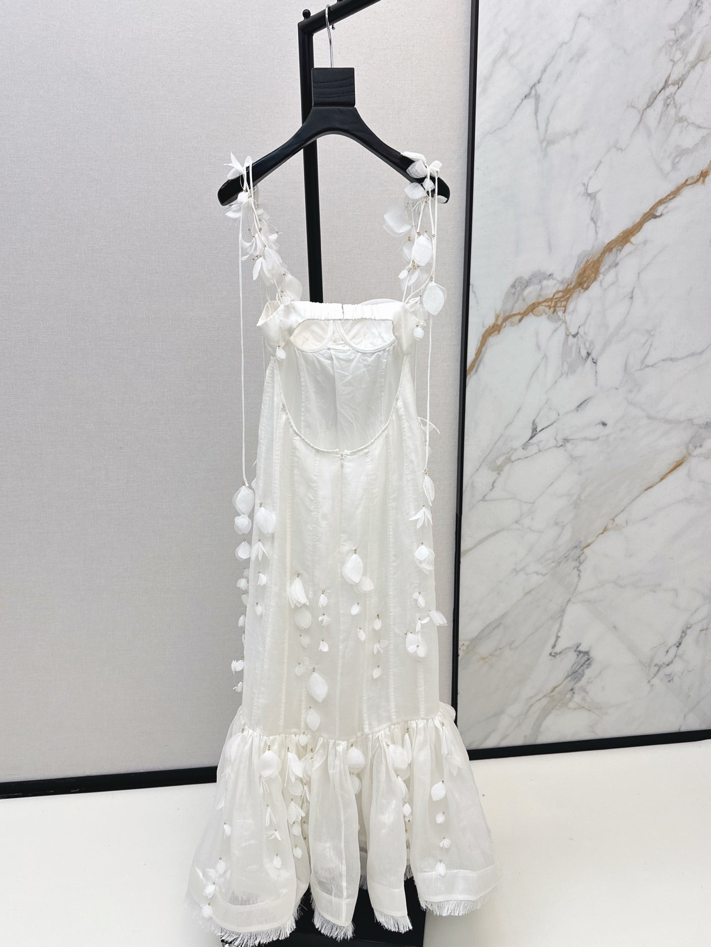 Robe d'été en lin blanc à bordures de pétales Zimmermann 2025 SS