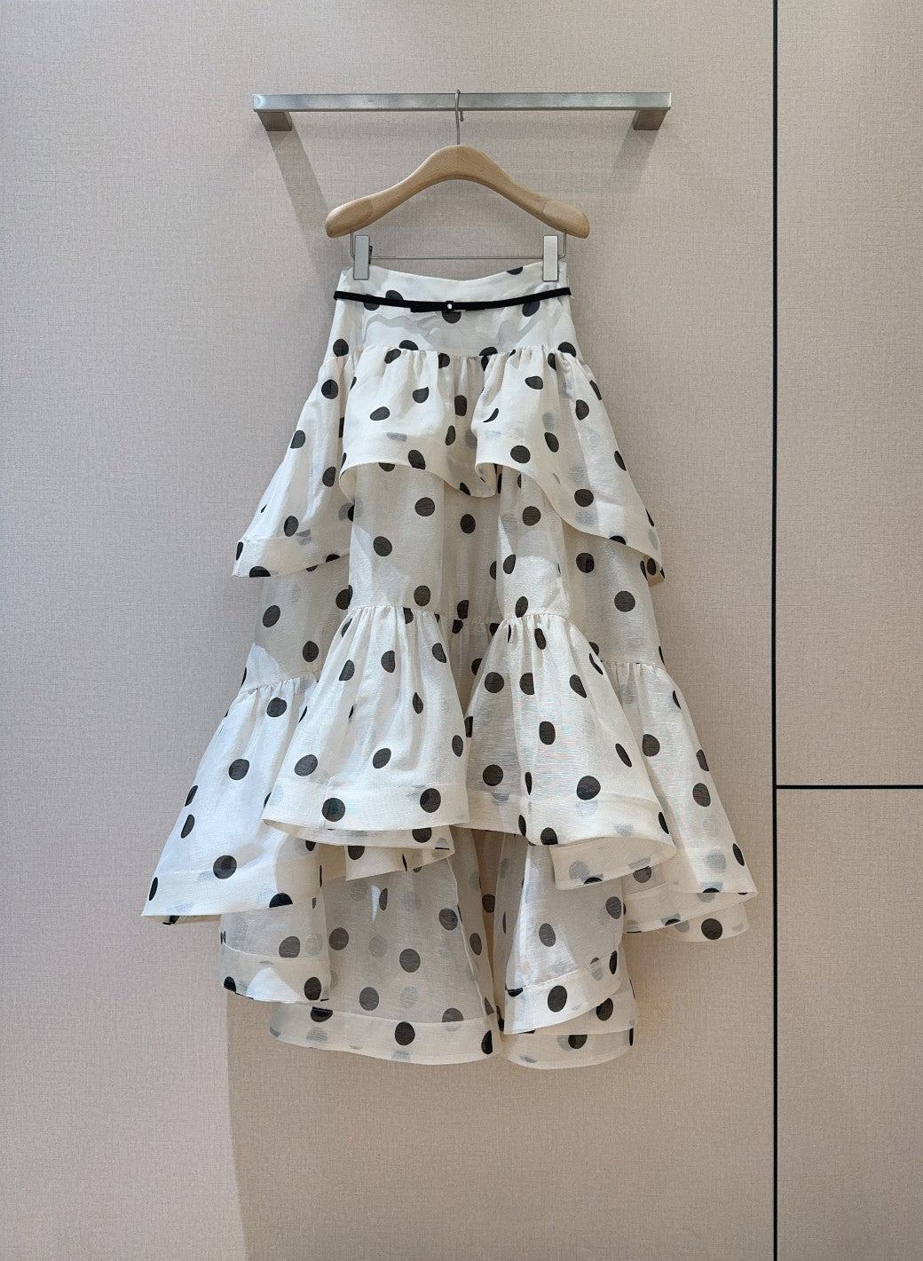 Jupe mi-longue à volants et pois Zimmermann en soie et lin crème