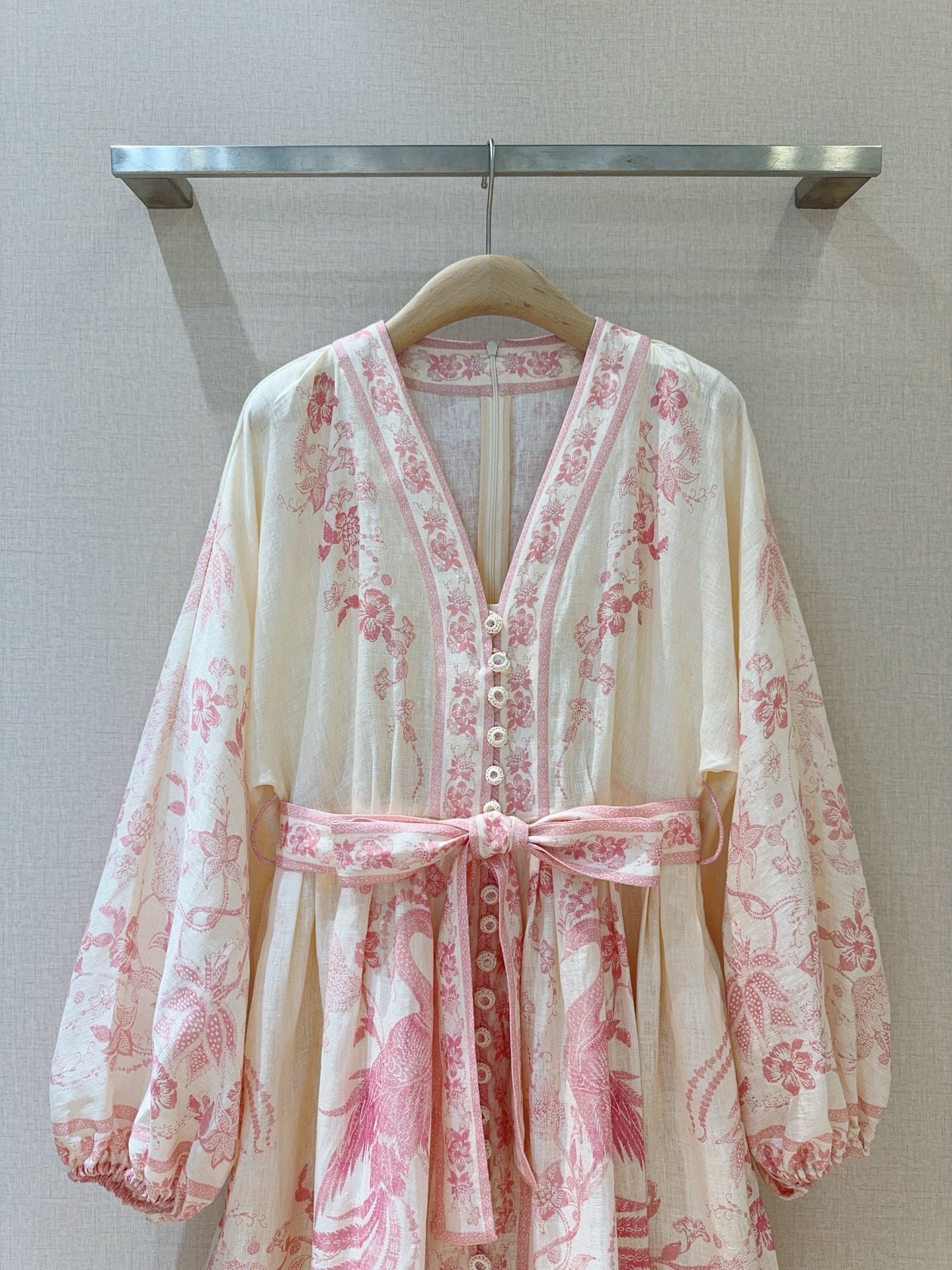 Mini-robe en lin rose à fleurs avec ceinture Zimmermann