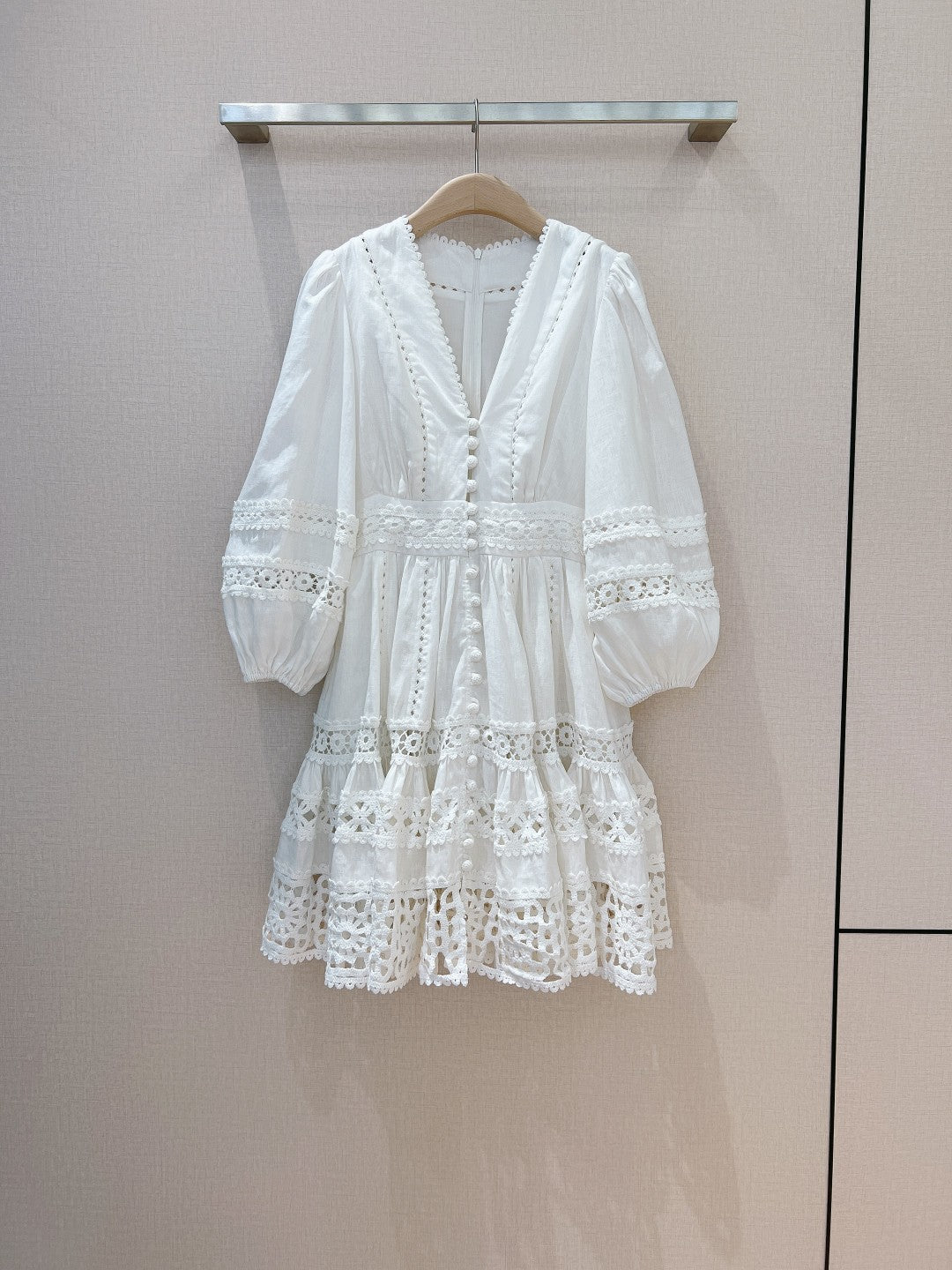 Mini-robe en lin ivoire Zimmermann avec bordure au crochet