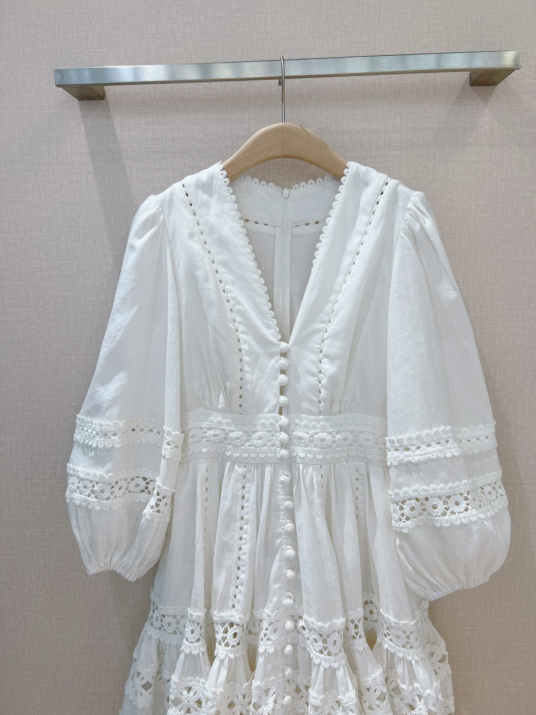 Mini-robe en lin ivoire Zimmermann avec bordure au crochet
